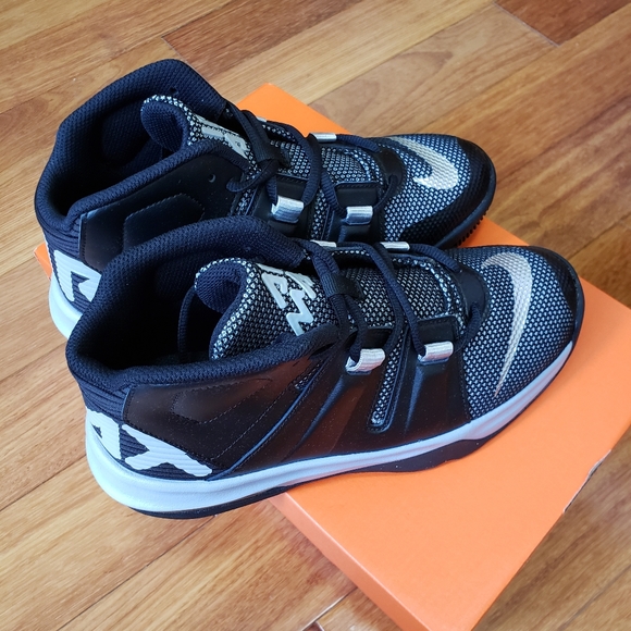 New Nike Kids Air Max Charge Sneakers 5Y - Picture 1 of 12